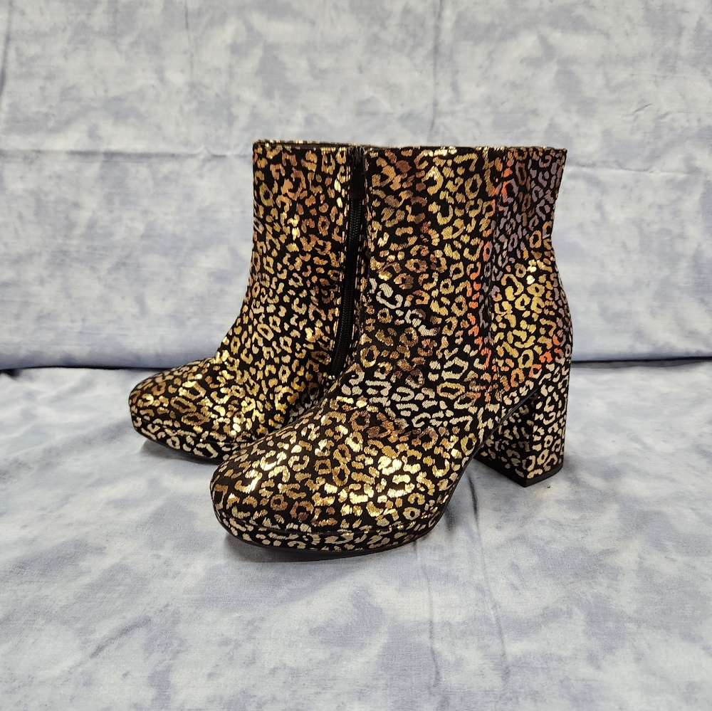 Leopard boots like new
